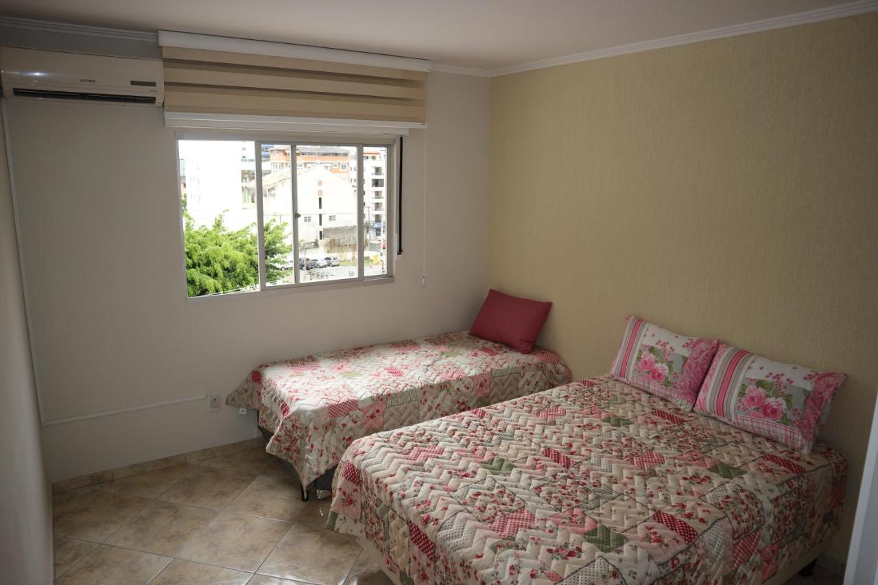 Apartamento Amplo Apto De 3 Quartos Prox. A De Sc *